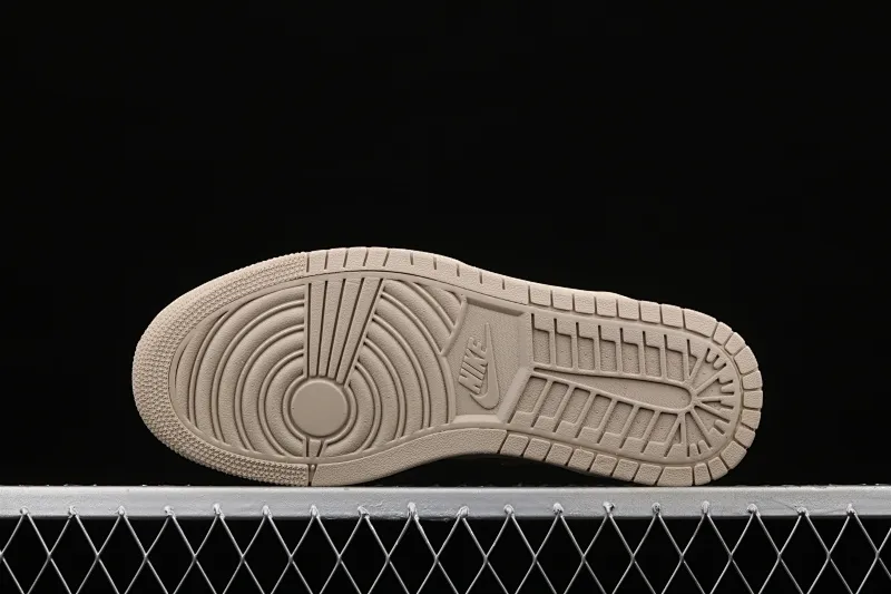 All categories Air Jordan Jordan series basketball shoes Air Jordan 1 High Z version Air Jordan 1 Zoom CMFT "Summit White" AJ1 Joe 1 Pearl Milk Tea Off-White CT0979-100